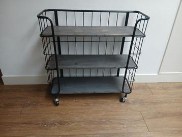 Moderne trolley/kastje - zwart staal & houten planken beschikbaar voor biedingen