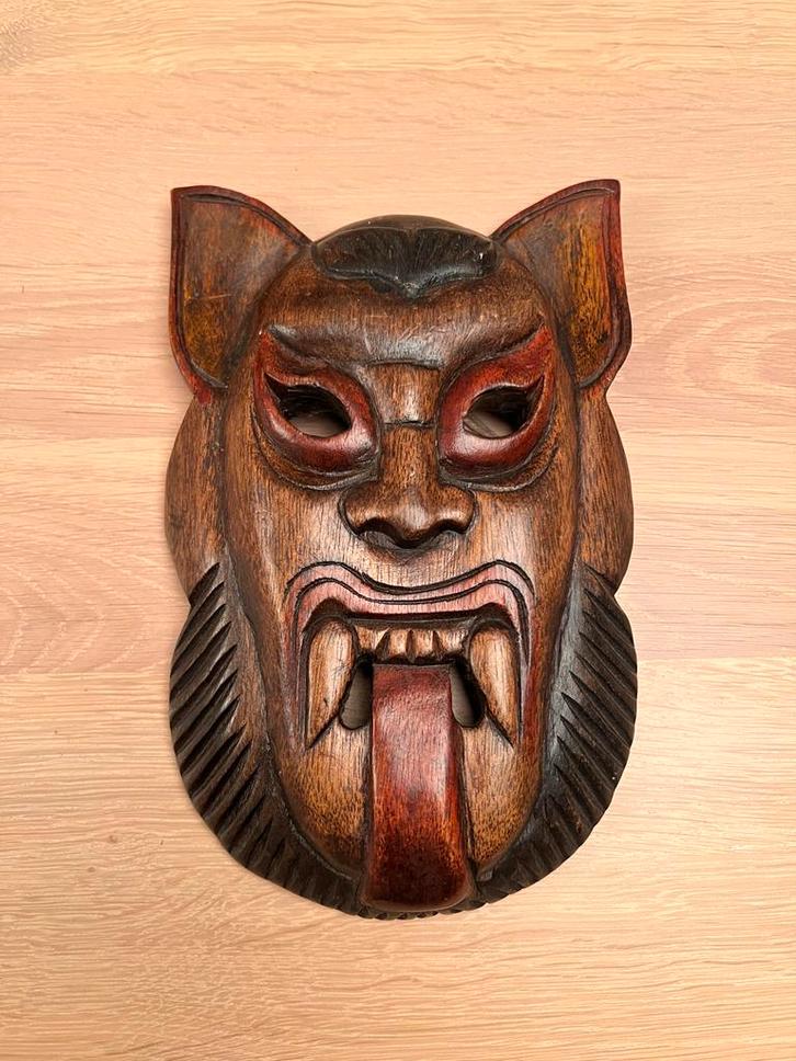 Houten masker met dierlijk gezicht en lange tong, Antiek en Kunst, Kunst | Beelden en Houtsnijwerken, Ophalen of Verzenden