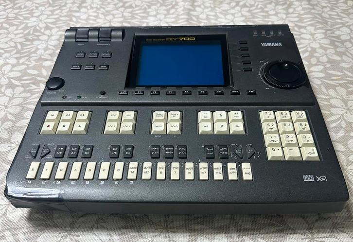 Yamaha QY700 Music Sequencer, Muziek en Instrumenten, Midi-apparatuur, Gebruikt, Ophalen of Verzenden