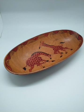 Houten Schaal met Giraffe Motief beschikbaar voor biedingen