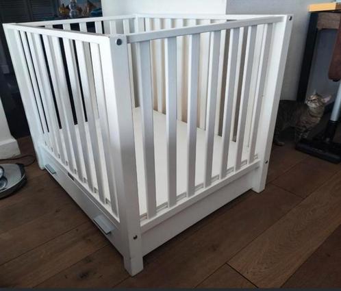 Nette witte Bopita box met lade, Kinderen en Baby's, Boxen, Zo goed als nieuw, Rechthoekig, In hoogte verstelbaar, Lade, Ophalen