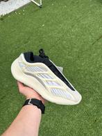 Yeezy 700 v3 “azael” 42, Kleding | Heren, Schoenen, Wit, Nieuw, Ophalen of Verzenden, Sneakers of Gympen