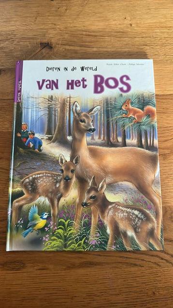 Dieren in de wereld van het bos beschikbaar voor biedingen