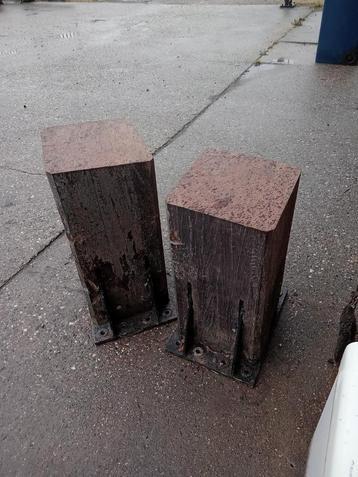 2 stuks circulaire hardhouten/ Azobé palen  beschikbaar voor biedingen