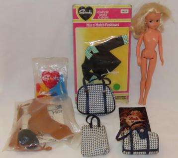 Vintage Barbie Sindy pop Pedigree kleding schoentjes  tasjes beschikbaar voor biedingen