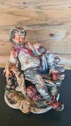 Beeld van zwerver Capodimonte-stijl, een beroemde Italiaanse, Antiek en Kunst, Antiek | Porselein, Ophalen of Verzenden