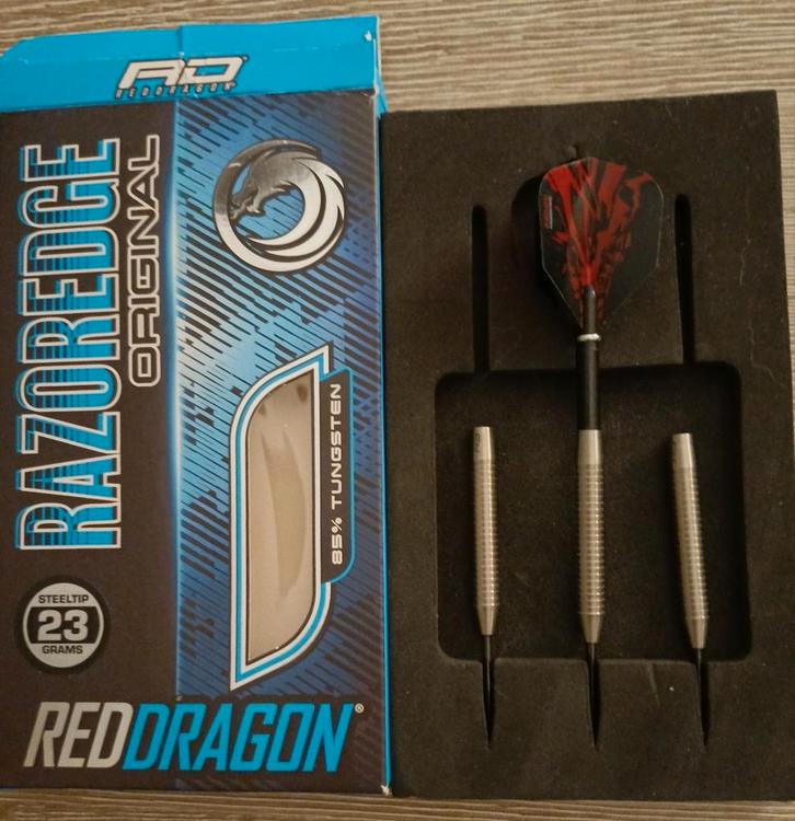 Red Dragon Razoredge 23 gram darts, Sport en Fitness, Darts, Zo goed als nieuw, Pijlen, Ophalen of Verzenden