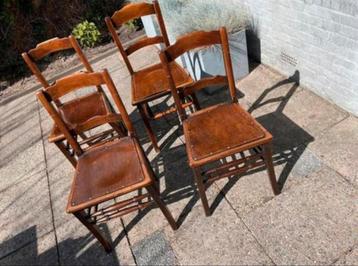 Authentieke antieke houten franse keukenstoeltjes beschikbaar voor biedingen