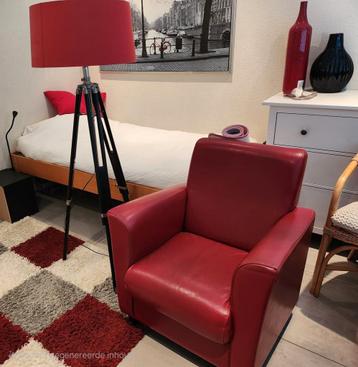 Rode leren fauteuil  beschikbaar voor biedingen