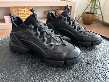 Dior woman sneaker beschikbaar voor biedingen
