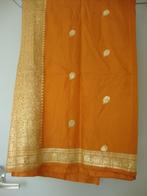 Zijde, Indiase stof, sari saree oranje zijde brocaat, Ophalen of Verzenden, Gedragen, Oranje, Overige typen