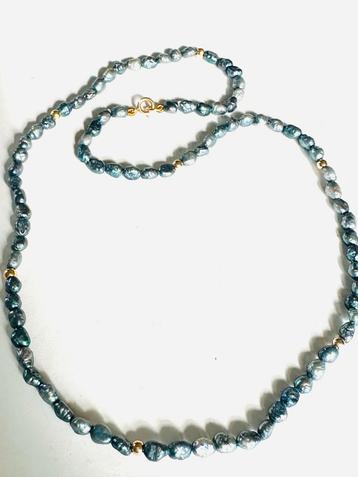 Zoetwaterparel ketting met gouden slot blauw/pauw kleurig beschikbaar voor biedingen
