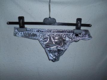 G - string slip Zilver glanzend Zie scans Maat : XL beschikbaar voor biedingen