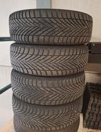 Pirelli winterbanden op velg 205/55 R16. Renault megane 1.6, Auto-onderdelen, Banden en Velgen, Ophalen, Gebruikt, 16 inch, Banden en Velgen