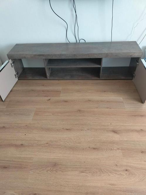 Open tv-meubel met zicht op vakindeling, Huis en Inrichting, Woonaccessoires | Spiegels, Zo goed als nieuw, Minder dan 100 cm