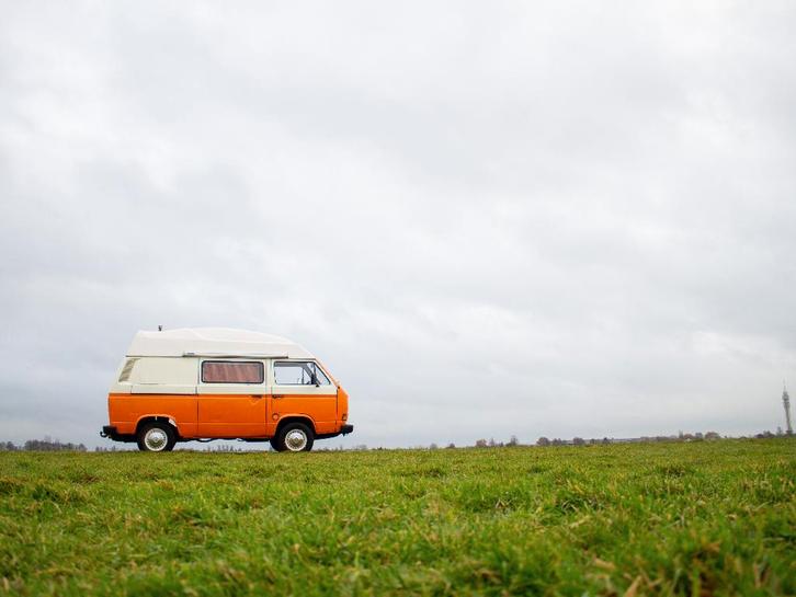 Unieke retro Volkswagen Transporter TD 1984 buscamper, Caravans en Kamperen, Campers, Particulier, tot en met 2, Buscamper of Camperbus