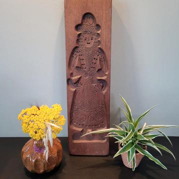 Antieke Speculaasplank vrouw. 40 X 11cm, 3.5 cm dik.  beschikbaar voor biedingen