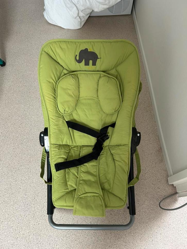 Wipstoeltje groen met olifantje, inklapbaar en draagbaar, Kinderen en Baby's, Wipstoeltjes, Gebruikt, Schommelstoel, Met gordel(s) of riempje(s)