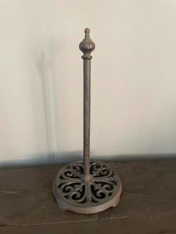 Keukenrol houder beschikbaar voor biedingen