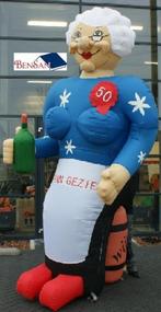 sarah huren met wijnfles en wijnvat bensan enter, Hobby en Vrije tijd, Feestartikelen | Verhuur, Ophalen, Zo goed als nieuw, Abraham of Sarah