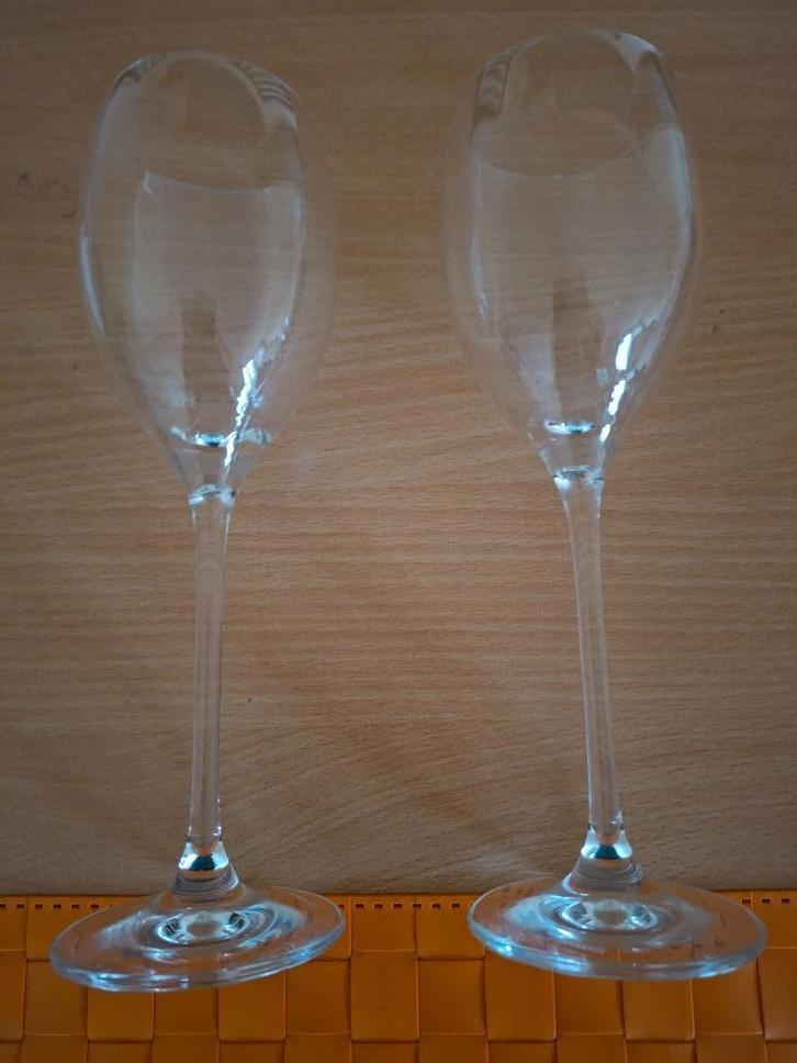 Villeroy & Boch witte wijnglazen, 2 delig, serie Maxima, Verzamelen, Porselein, Kristal en Bestek, Zo goed als nieuw, Glas of Glazen