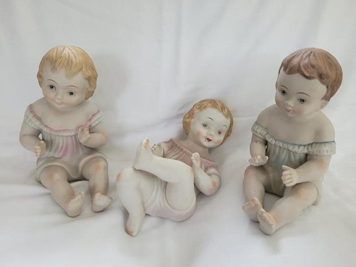 Biscuit Porselein Piano Baby's - Set van 3 - 20 cm., Antiek en Kunst, Antiek | Porselein, Ophalen of Verzenden