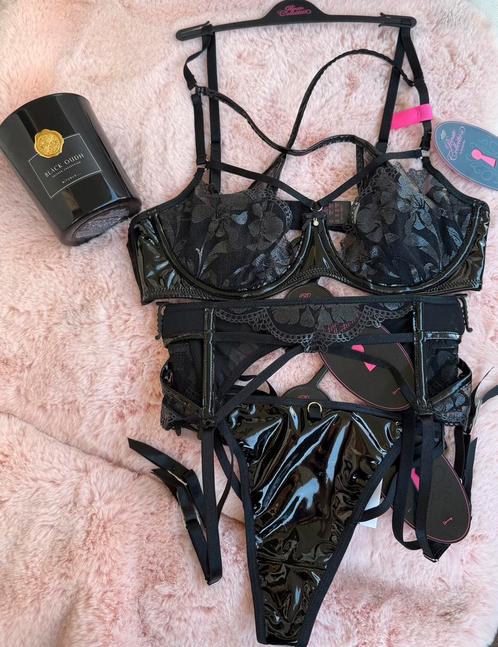 Hunkemoller bh setje, Kleding | Dames, Ondergoed en Lingerie, BH, Zwart, Ophalen of Verzenden