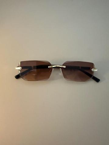 Decoratieve Zonnebril „Retro Shade“ – Donkerbruine glazen beschikbaar voor biedingen