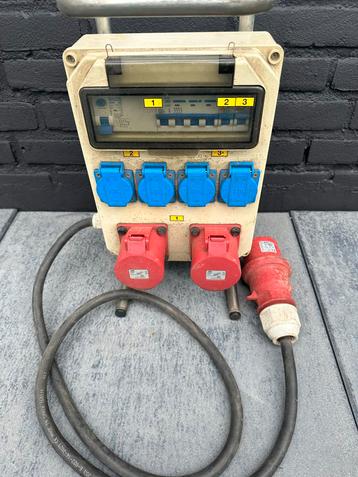 Verdeelkast 2x380V, 1x5 polig, 1x4 polig, 4x220V beschikbaar voor biedingen