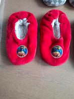 Sloffen cars rood antislip maat 33-35, Jongen of Meisje, Overige typen, Ophalen of Verzenden, Zo goed als nieuw