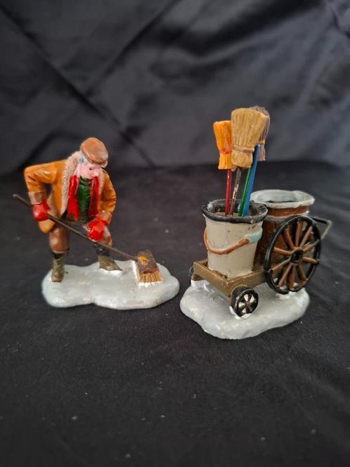 Lemax Street Sweeper  set of 2, Diversen, Kerst, Gebruikt, Ophalen of Verzenden