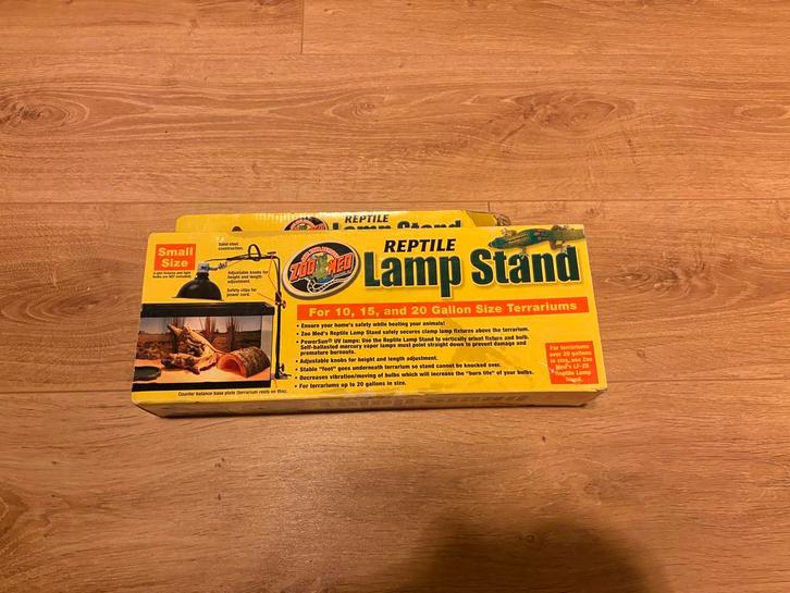 Zoo Med Reptile Lamp Stand (Small) – Nieuw, Dieren en Toebehoren, Reptielen en Amfibieën | Toebehoren, Nieuw, Ophalen of Verzenden