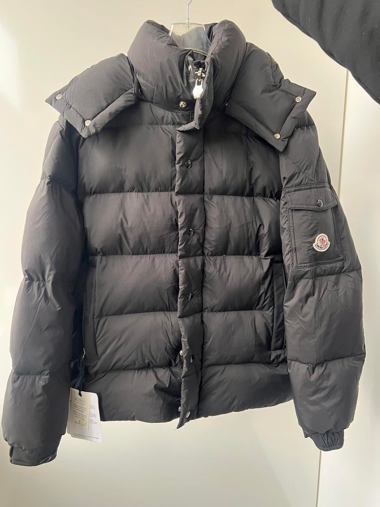 Moncler Jas - Nieuw - Maat XL (valt als L), Ophalen of Verzenden, Nieuw, Maat 56/58 (XL), Zwart