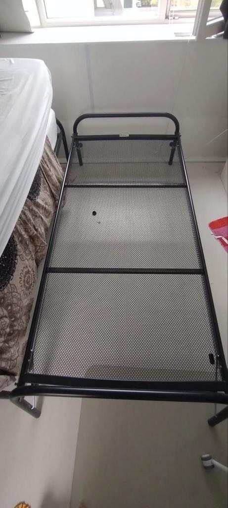Avek onderschuif bed, Huis en Inrichting, Slaapkamer | Bedden, Gebruikt, Eenpersoons, 90 cm, 200 cm, Metaal, Zwart, Ophalen