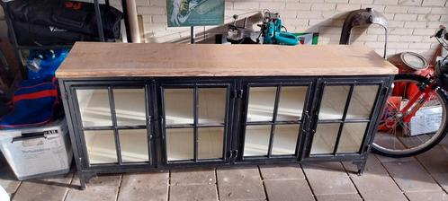 Prachtig groot dressoir gemaakt van staal, glas en eikenhout, Huis en Inrichting, Kasten | Dressoirs, Zo goed als nieuw, 150 tot 200 cm