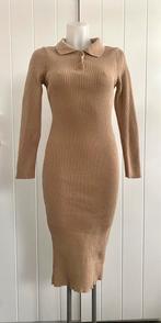 Boohoo ribgebreide jurk met polokraag beige maat M, Kleding | Dames, Jurken, Ophalen of Verzenden, Zo goed als nieuw, Beige