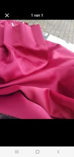 Rood gordijnen 2 stuks, Huis en Inrichting, Stoffering | Gordijnen en Lamellen, Ophalen of Verzenden, Gebruikt, Rood, 200 cm of meer