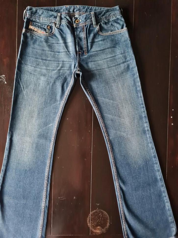 ZGAN CLASSIC DIESEL ZATHAN REGULAR BOOTCUT JEANS SIZE 32/34!, Kleding | Heren, Spijkerbroeken en Jeans, Zo goed als nieuw, W32 (confectie 46) of kleiner