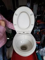 Zwevend toilet in prima staat met softclose wc bril, Toilet, Zo goed als nieuw, Ophalen