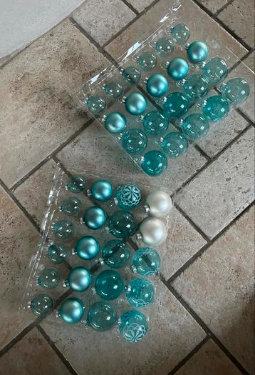 Assortiment glazen kerstballen beschikbaar voor biedingen