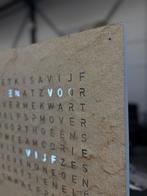 Nieuw Qlocktwo Desert Woordklok Design Kunst Klok 45x45, Huis en Inrichting, Woonaccessoires | Klokken, ., Nieuw, Ophalen of Verzenden