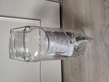 Glazen limonade tap beschikbaar voor biedingen