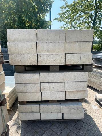 Oud Hollandse Traptrede Creme 100x37x15cm RESTPARTIJ beschikbaar voor biedingen