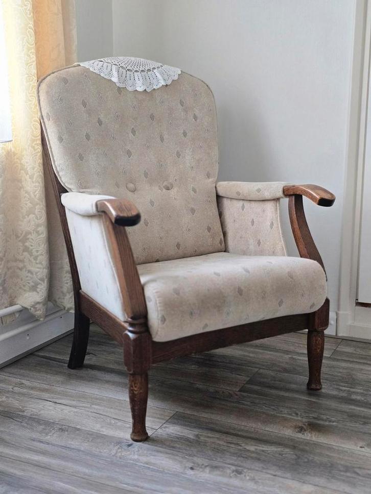 Vintage fauteuil met houten frame, Huis en Inrichting, Fauteuils, Ophalen