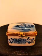 Delfts blauw porseleinen snuisterijendoosje, Antiek en Kunst, Ophalen of Verzenden