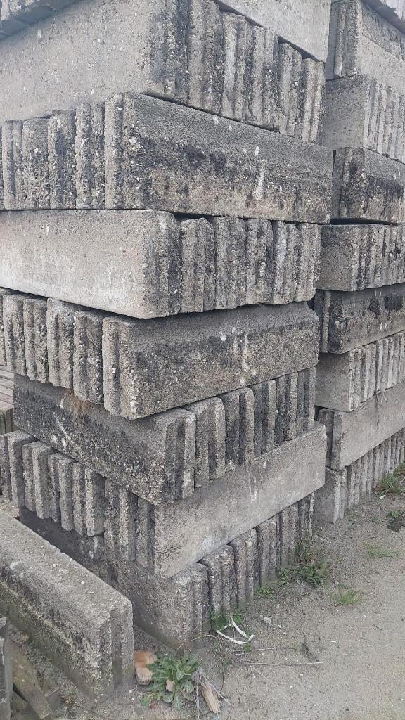 gebruikte trottoirbanden 13/15x25x100, Tuin en Terras, Tegels en Klinkers, Gebruikt, Overige typen, Beton, 10 m² of meer, Ophalen