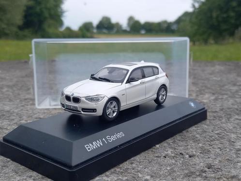 BMW 125i Sport Line F20 2011-2015 Mineral White 1/43 Paragon, Hobby en Vrije tijd, Modelauto's | 1:43, Zo goed als nieuw, Auto
