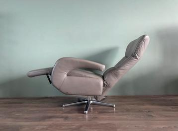 Nette grijze leren relax fauteuil / relax stoel op draaivoet beschikbaar voor biedingen