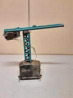 Oude metalen hijskraan / constructiekraan uit de jaren 60/70, Antiek en Kunst, Antiek | Speelgoed, Ophalen of Verzenden