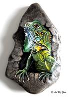 Stoere groene leguaan hand geschilderd op een riviersteen, Antiek en Kunst, Kunst | Overige Kunst, Leguaan schilderij kunst verzamelen cadeau reptiel decoratie